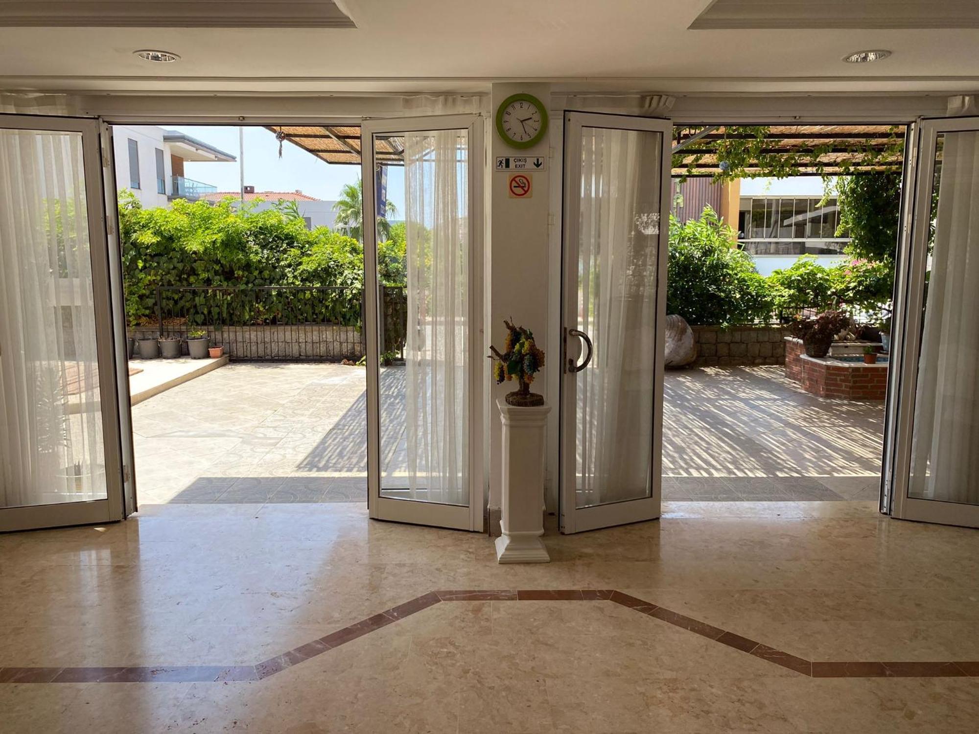 Fora Apart Otel Cesme Bagian luar foto