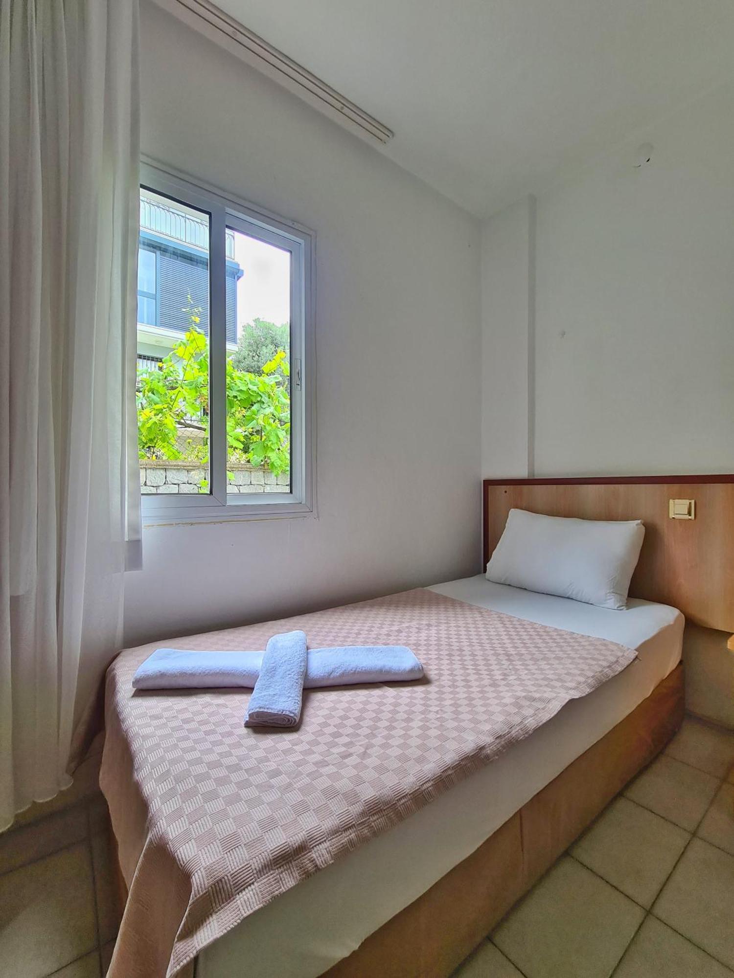 Fora Apart Otel Cesme Bagian luar foto