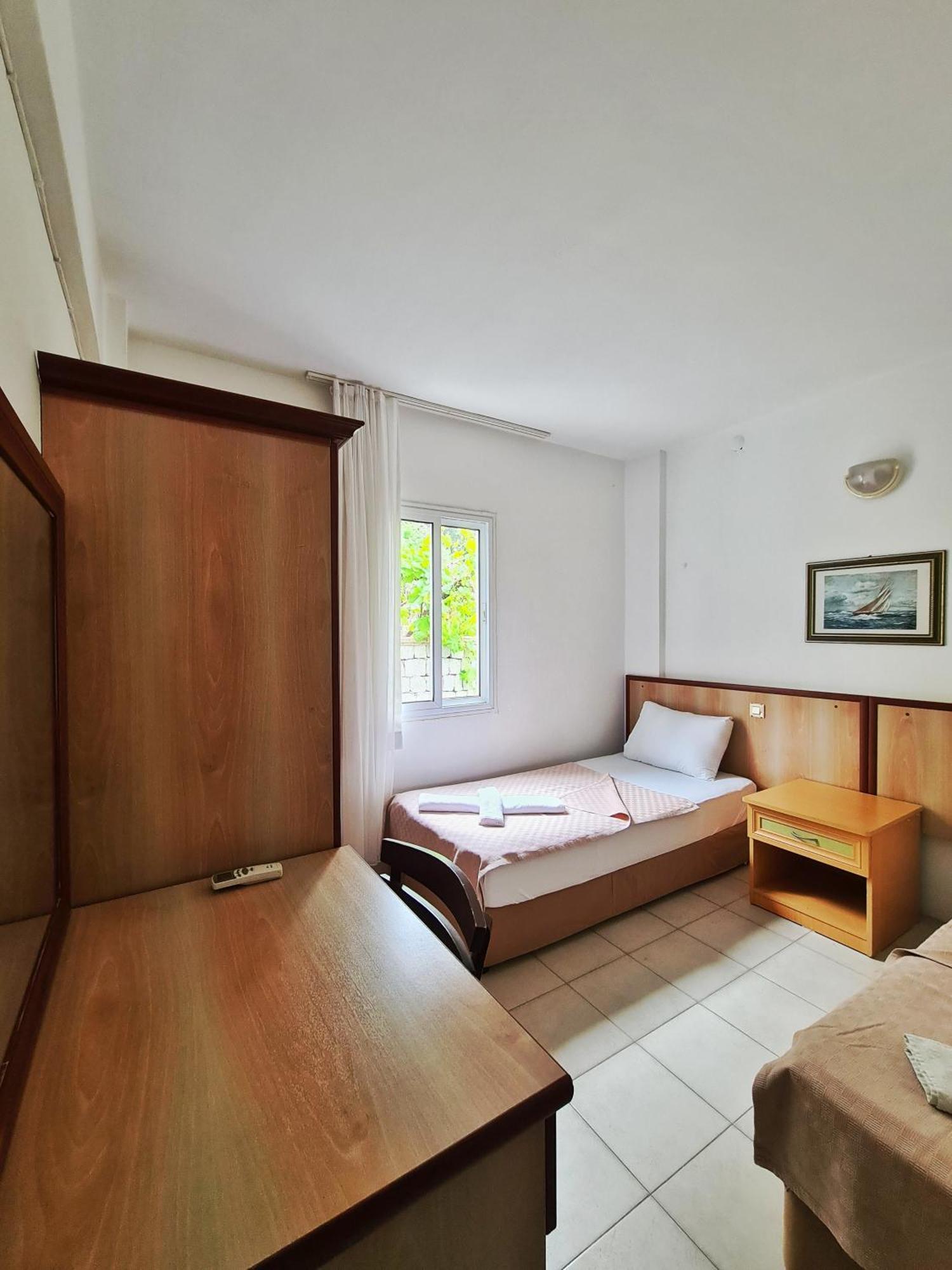 Fora Apart Otel Cesme Bagian luar foto