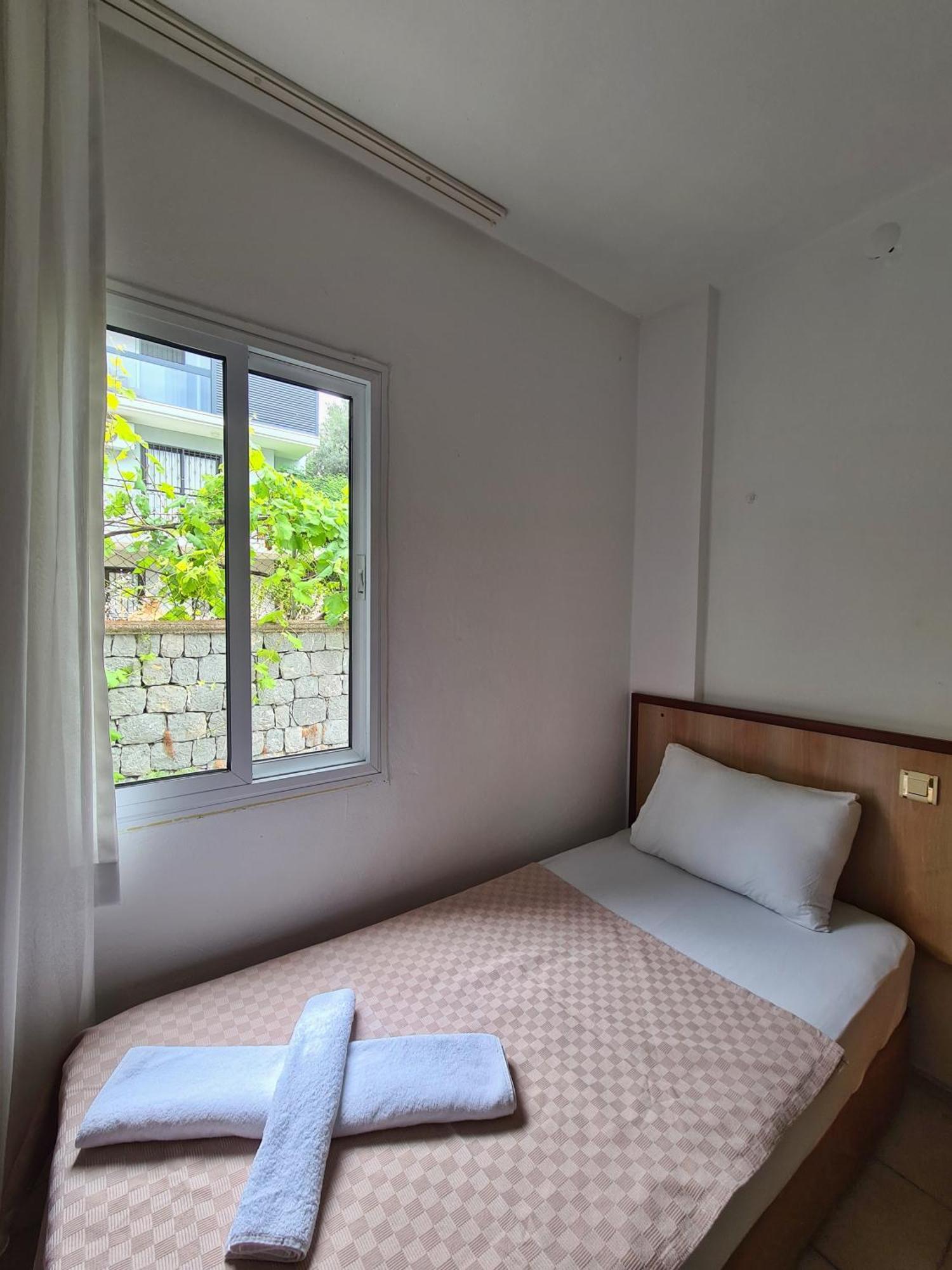 Fora Apart Otel Cesme Bagian luar foto