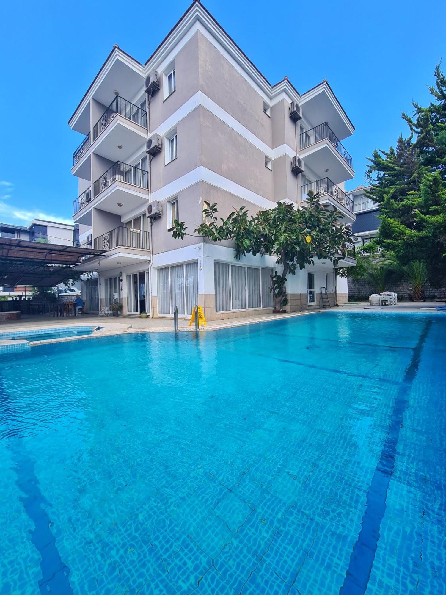 Fora Apart Otel Cesme Bagian luar foto